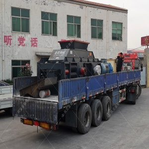 2PGY1200x800型半自動(dòng)液壓對(duì)輥制砂機(jī)發(fā)貨圖片