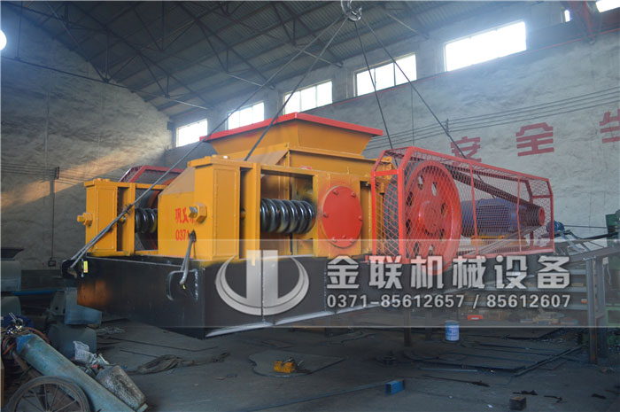 雙齒輥破碎機(jī)安裝、試機(jī)時(shí)都有哪些注意事項(xiàng)？